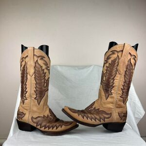 Los Altos Tan and Brown Cowboy Boots With a Western Vibe Size 8
